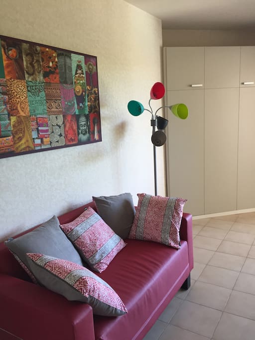 Séjour, canapé et armoire lit