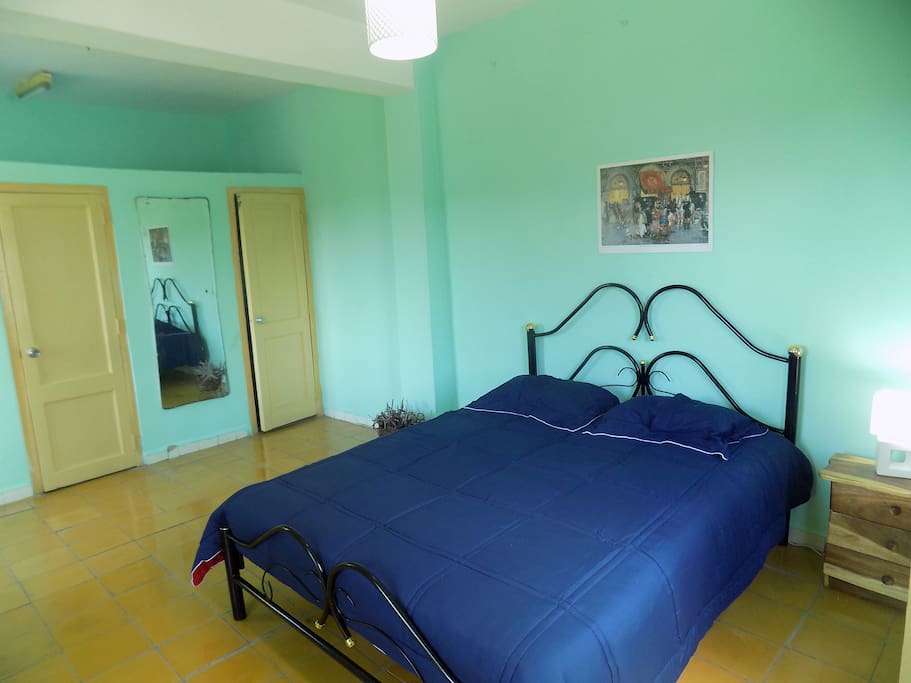 Our fourth room which we call "La Giraldilla" is spacious and clean, it has its own en suite bathroom and private terrace with an outstanding view of the neighbourhood.