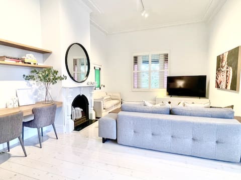 Heritage Queen St designer haven, close CBD walk