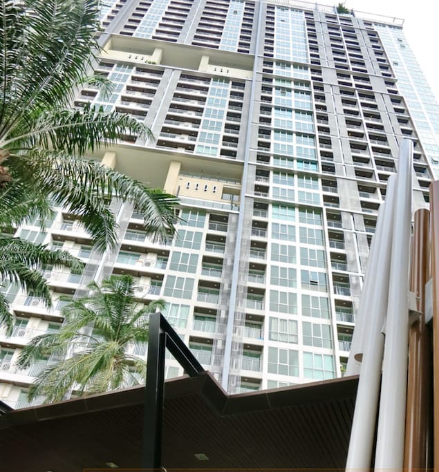 High-Rise, Well-Located Condo Near To Phahonyothin Mrt, Chatuchak Park, and Many Nice Malls