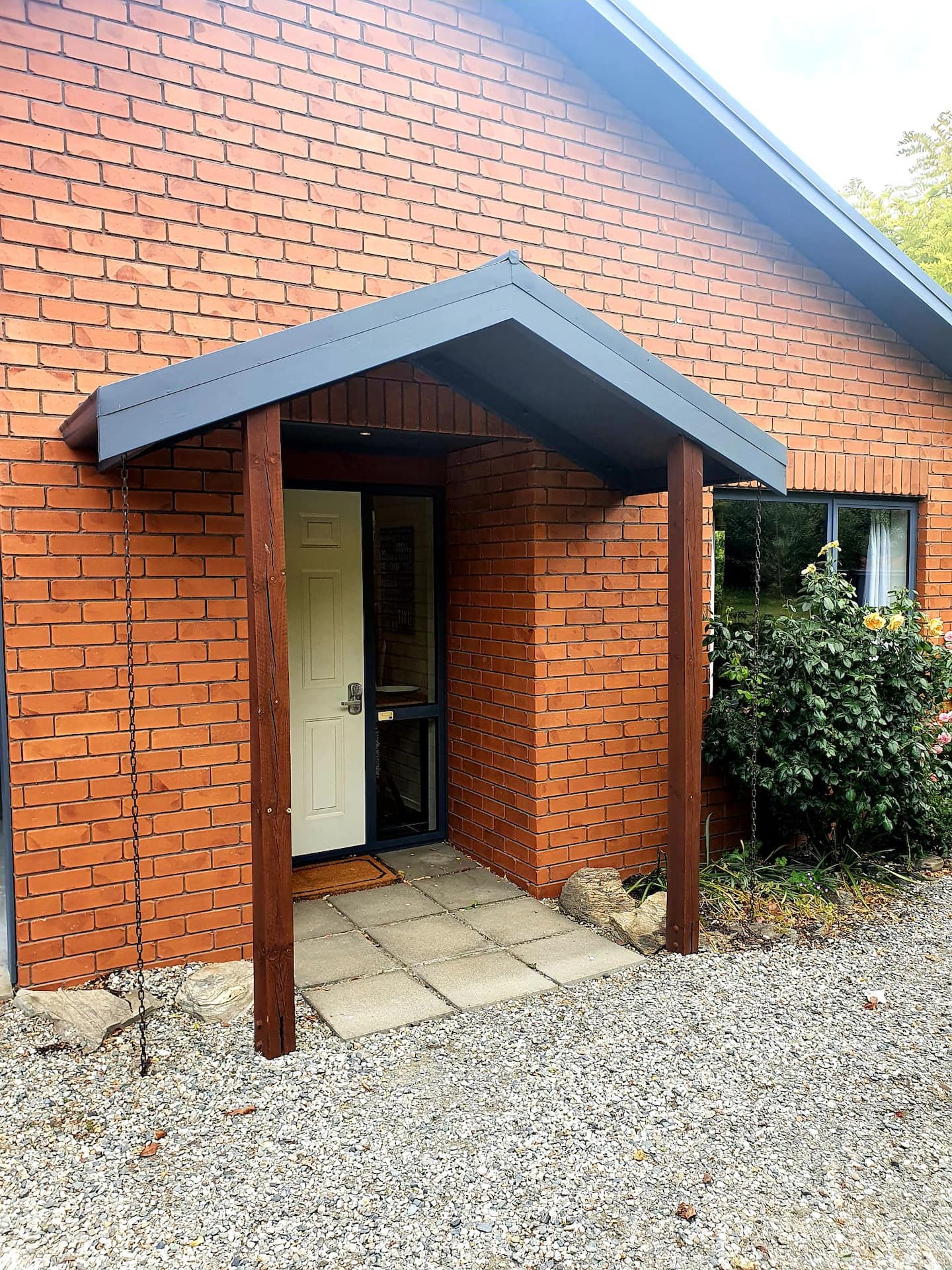 Fabulous Spacious Clyde Indoor-outdoor Retreat. 3