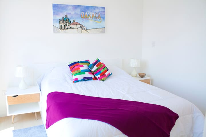 חדר שינה עם נוף לכנסיית סנטו דומינגו 