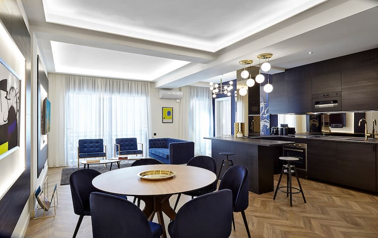 BIG AND LUXURIOUS APARTMENT IN BARCELONA CENTER gallery image 2