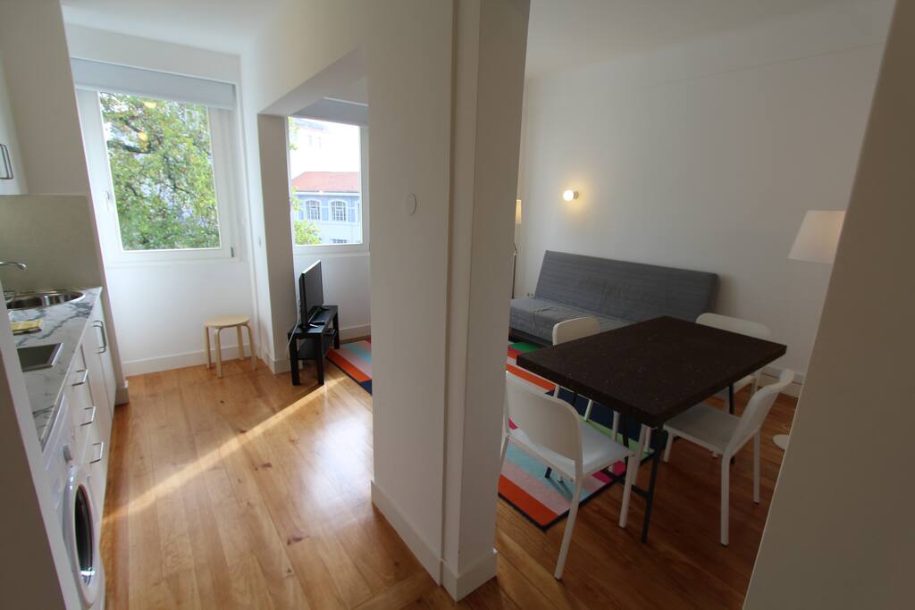 112E kitchenete, living and dining area