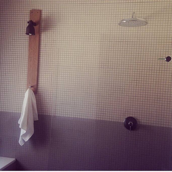 bathroom: shower bath basin
