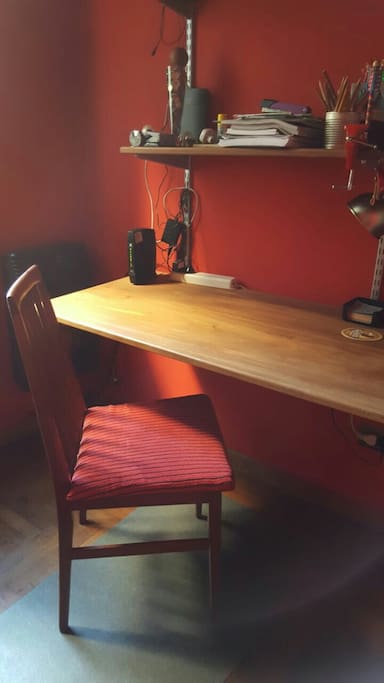 Desk room