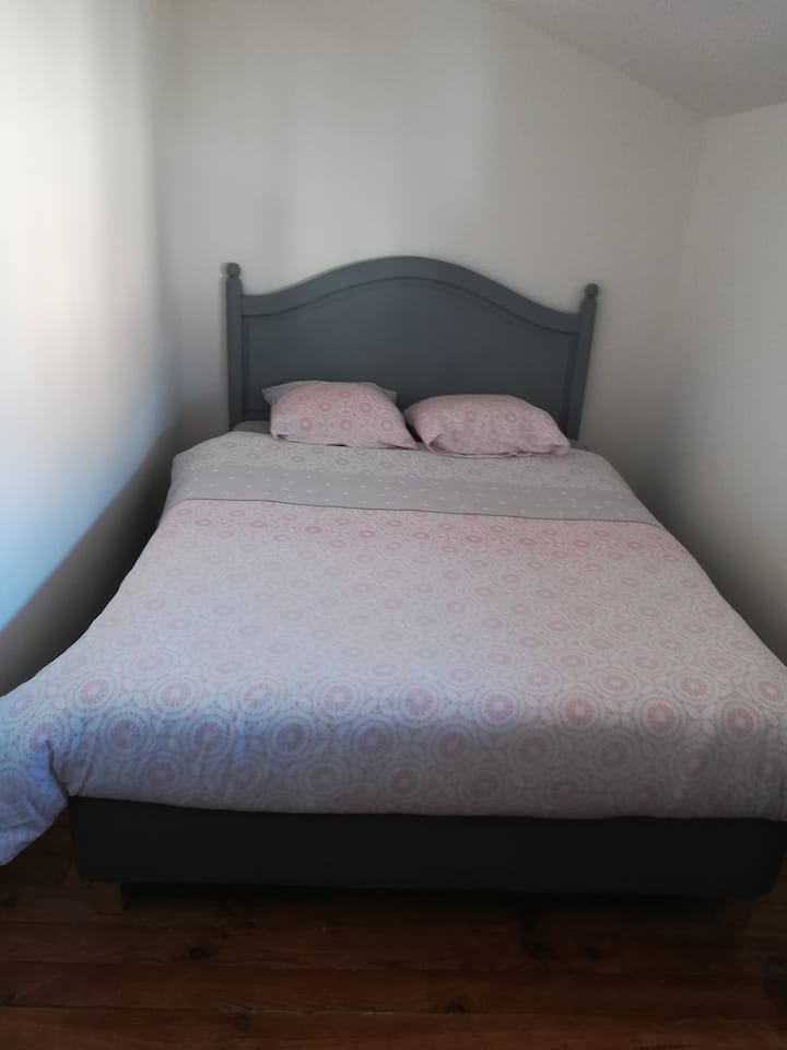 سرير غرفة النوم 140