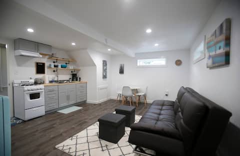 Secret Spenard B&B (#1)-- Close to the Airport