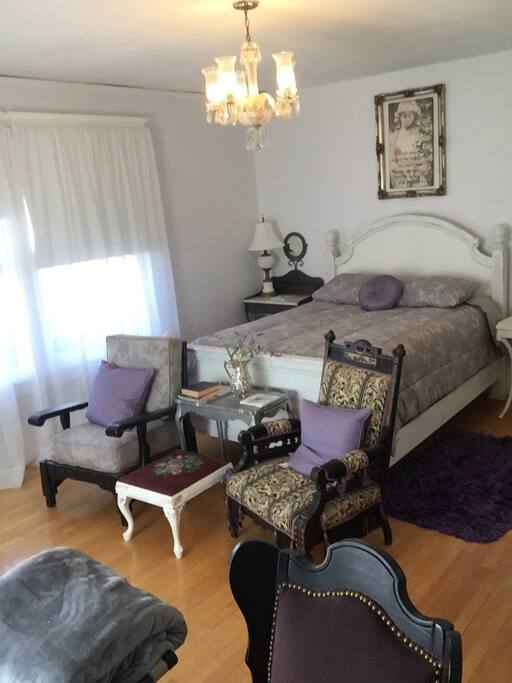 Experience nostalgic Americana in our fully furnished rooms (each with a private bathroom)