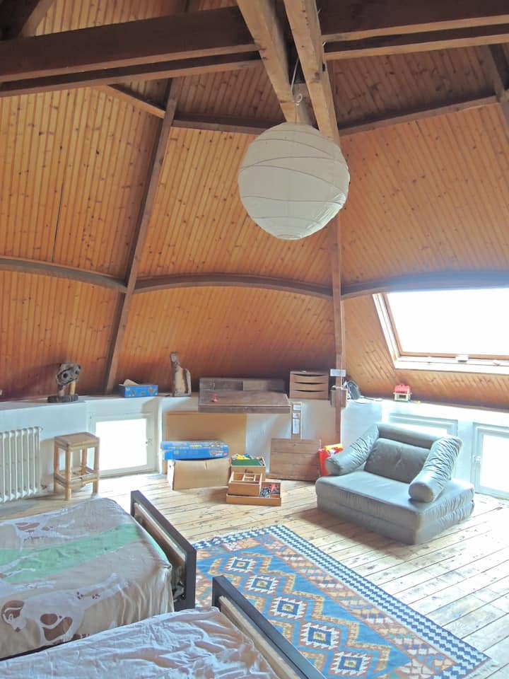 חדר שינה עגול קומה שנייה