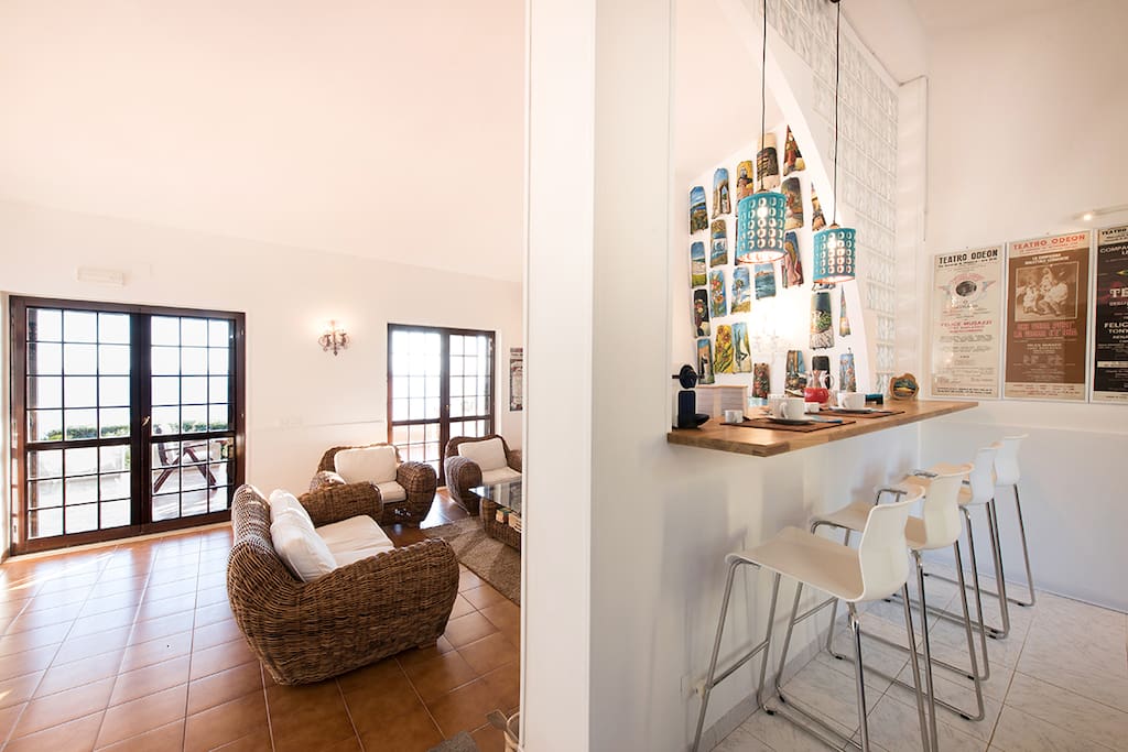 living room/ breakfast area