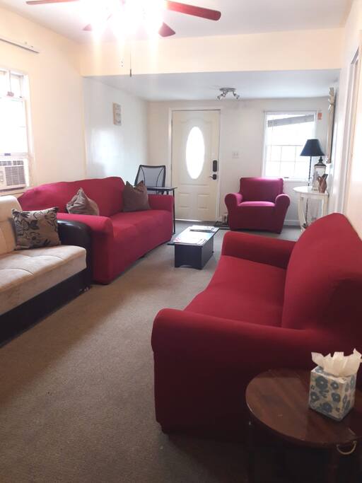 Private Entrance w/ Beautiful, Private & Comfortable Setting