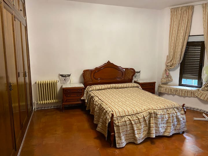 A double room with bathroom in Suit