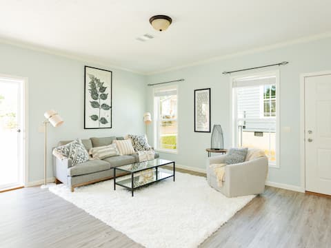 Chic Craftsman Duplex for 2 near Madison