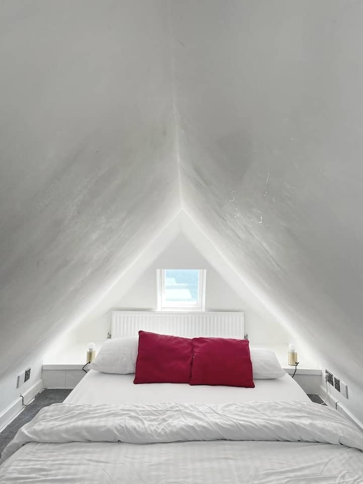 Attic Bedroom - 3rd floor - 2 x double beds