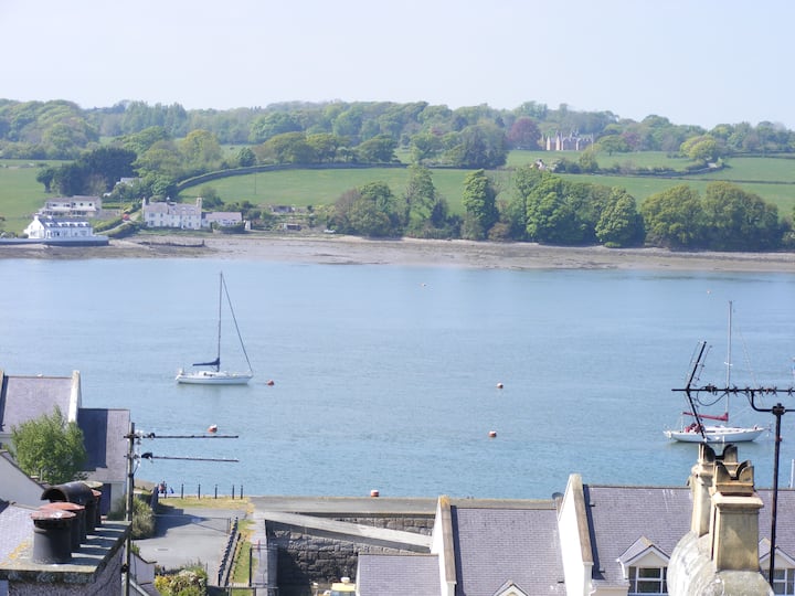 Spacious Victorian Flat Ideal Base for North Wales Apartments for