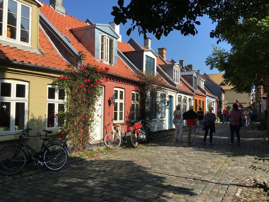 Møllestien - kig til Grønnegade, 5 minutters gang til Domkirken, Strøget og Magasin