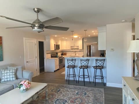 Bonita Beach Bungalow - 5 Minutes to Beach!