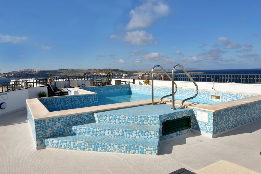 Complimentary use of rooftop pool and sundeck area