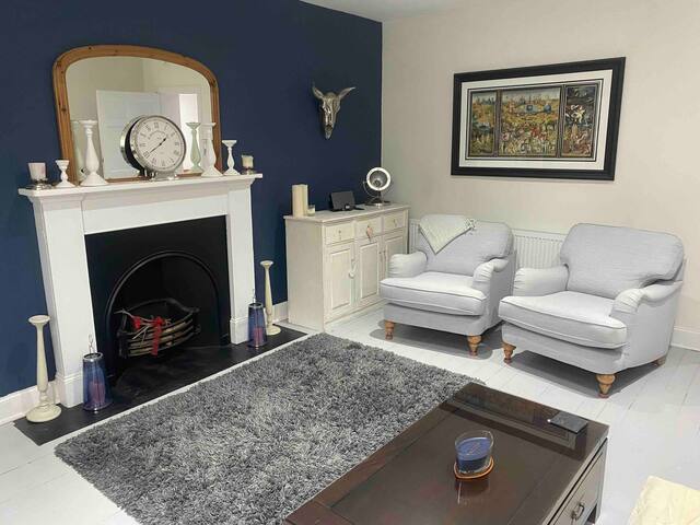 Fabulously spacious basement flat city centre gallery image 3