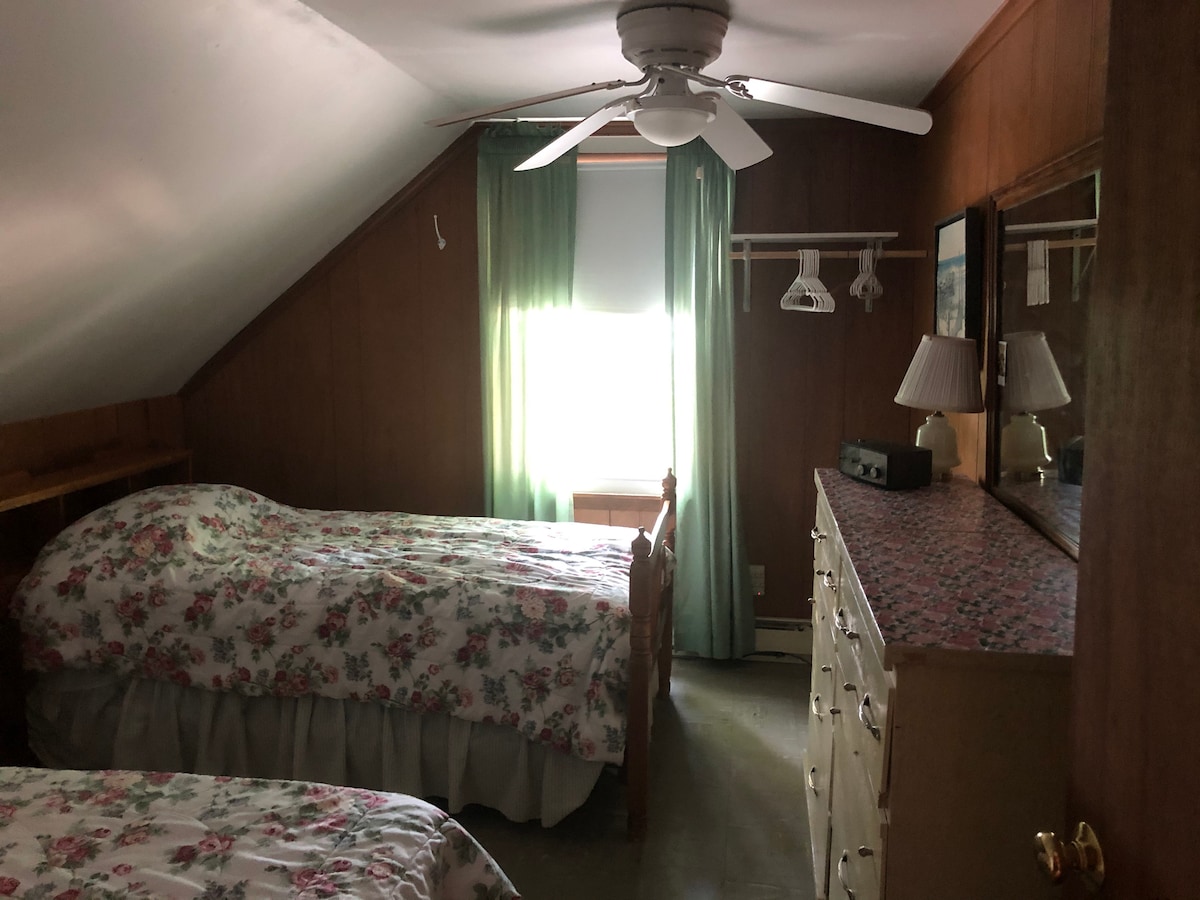 ห้องนอน 6/6: เตียงคู่ 1 หลังเตียงเดี่ยว 1 หลัง