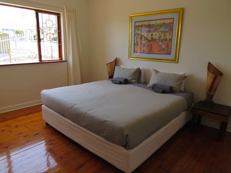 Room with kingsize bed
