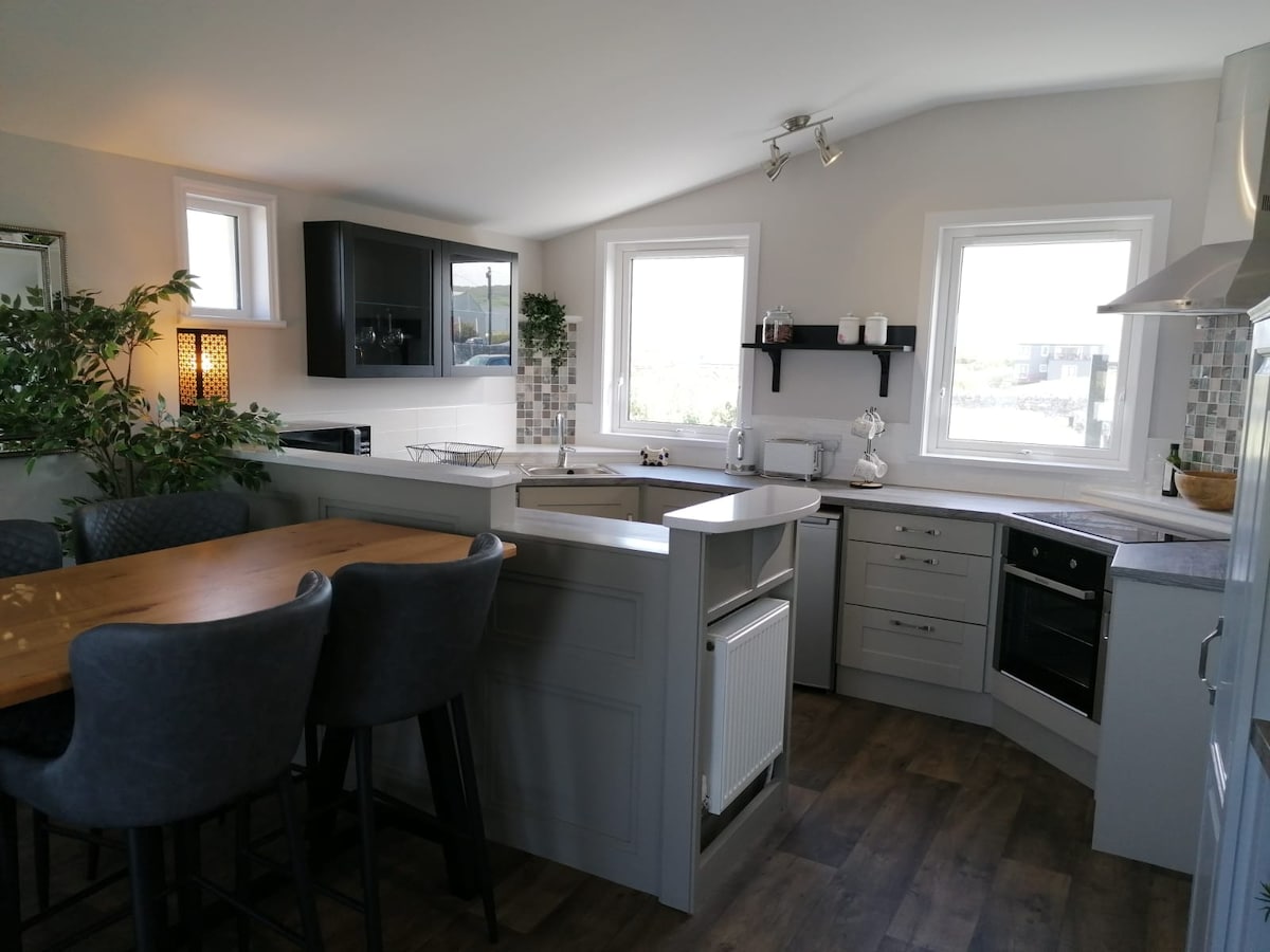 River Shack Doolin apartment with River views. Apartments for Rent in