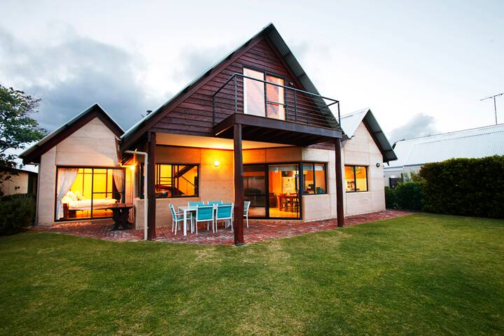 Beachfront Harmony Dunsborough gallery image 2