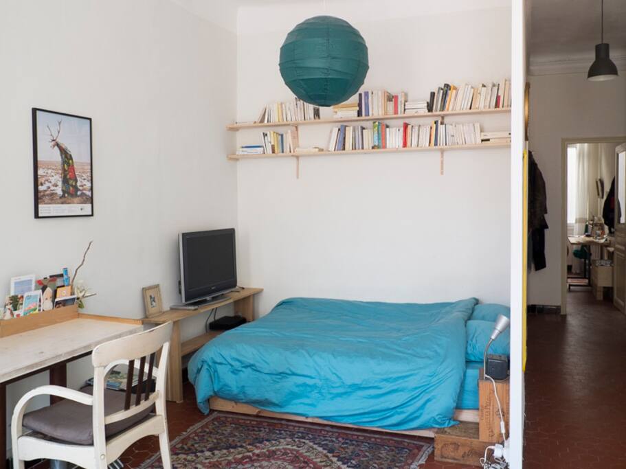 salon - alcove avec lit double