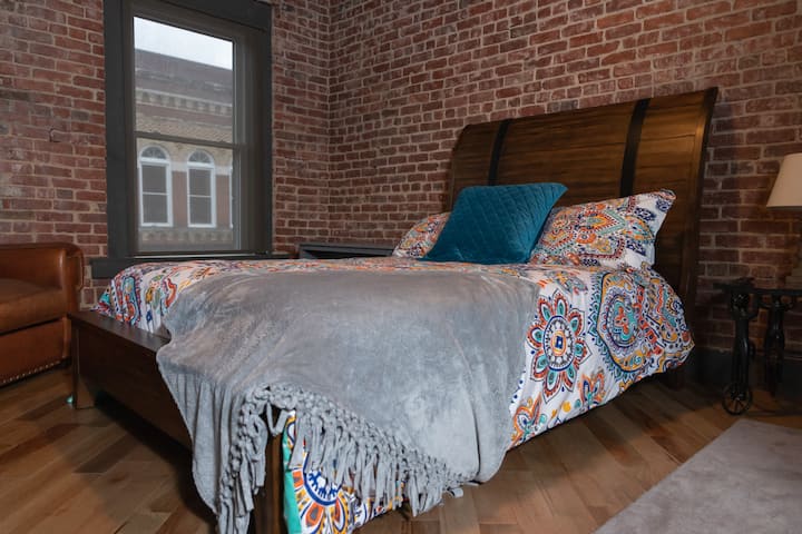 Bedroom with queen bed