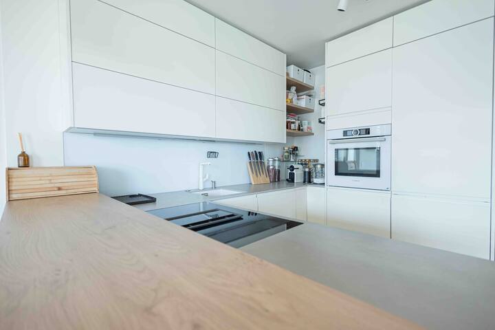 New 2 bd Apartment on the park with balcony gallery image 3