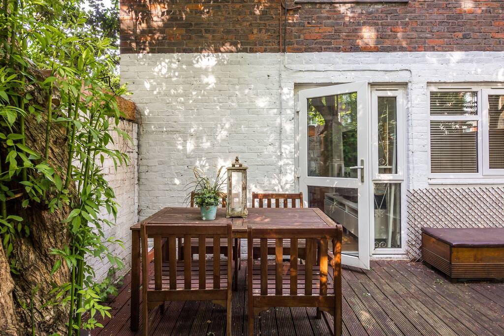 Enjoy dining al fresco!