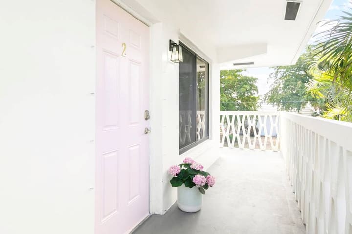 Waterfront, walk to BEACH! On CANAL! 2b/2b