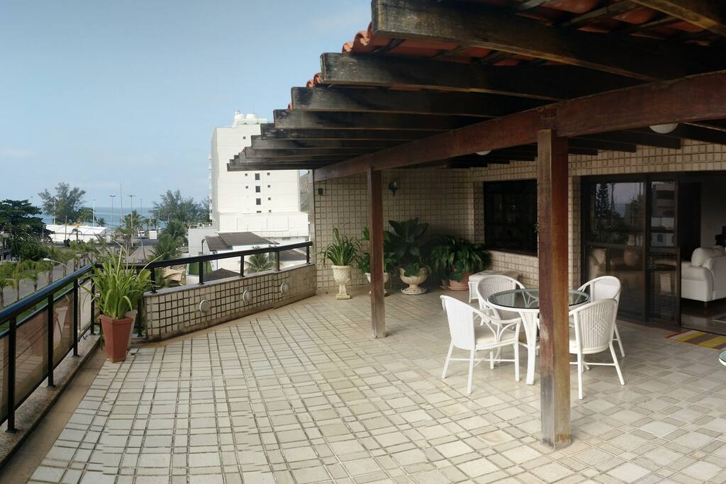 Main balcony - sea view (150m from beach)
Varanda com vista pro mar (150m da areia da praia)