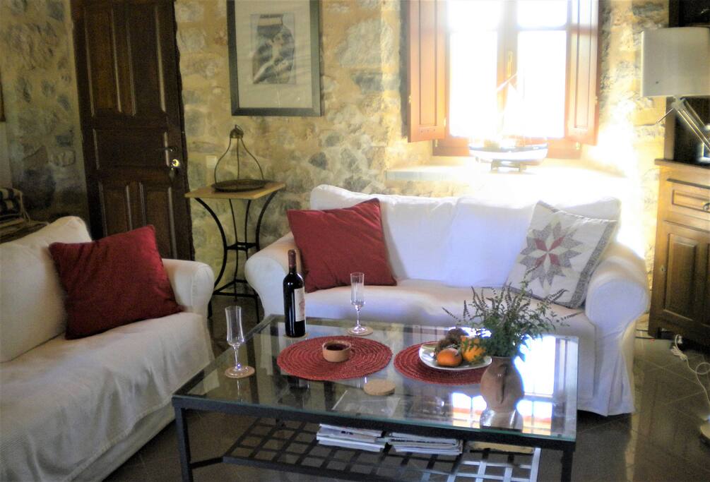 A pleasant Livingroom "For You".
