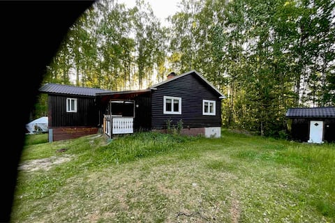 Nice and quiet, only  5 km to the city center.