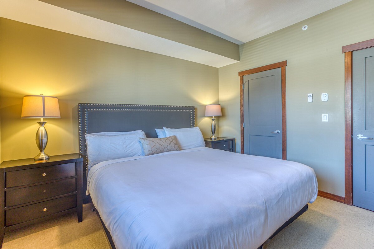 חדר שינה ראשי עם חדר רחצה צמוד