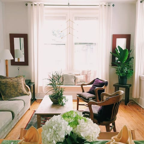 The Cascadilla Flat - 1 BR Downtown