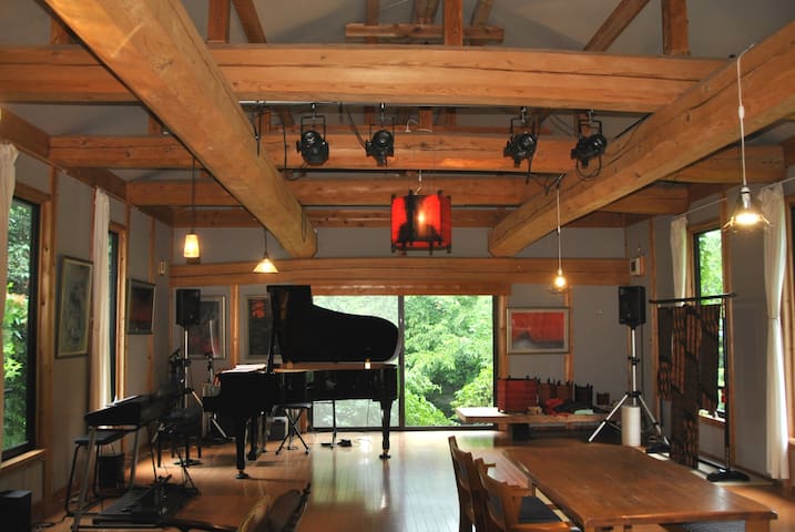 Space that touches nature, art and Japanese traditional culture in Shokotami / Kitano shinano's mountain pine