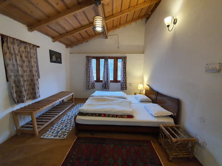 Schlafzimmer - Blick von der Badezimmertür