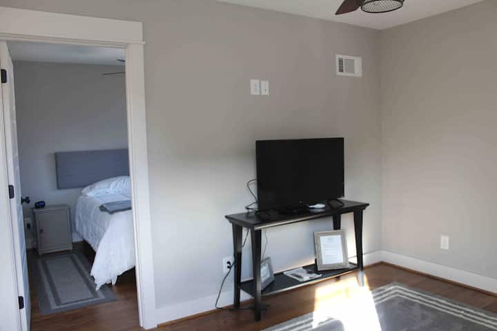 ทีวีพร้อมเคเบิลทีวีและอินเทอร์เน็ต 