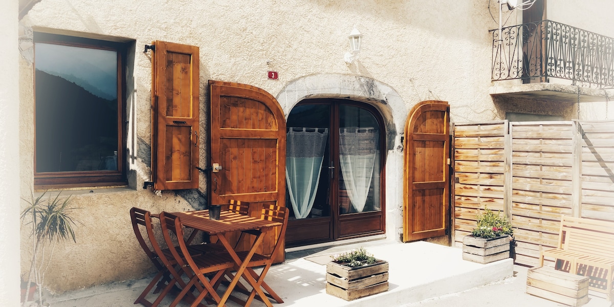 Saint-Bonnet-en-Champsaur Apartment Rentals - Provence-Alpes-Côte d'Azur,  France | Airbnb