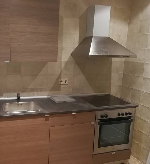 Cocina nueva a estrenar,lavadora/secadora,microondas,cocina/horno,nevera 2 mts.