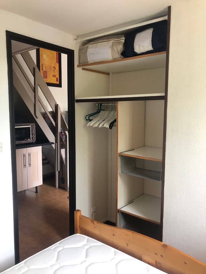 Veľký šatník v spálni na prízemí 