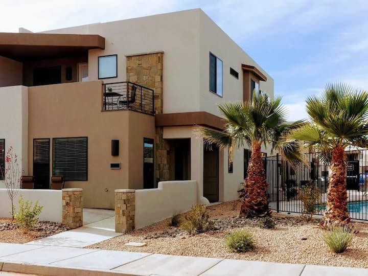 Poolside W/3 Kingbeds Private Hot Tub Gym+ev+wifi - Hurricane, UT
