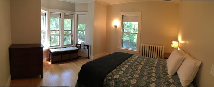 მე-2 სართულის დედოფლის ოთახი