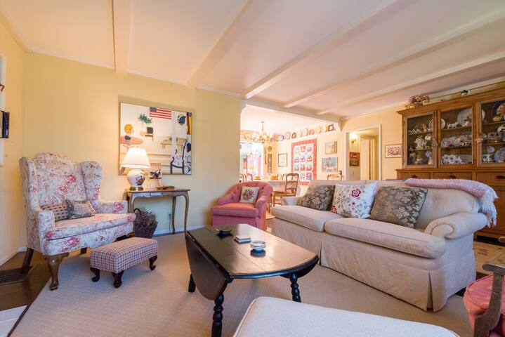 Spacious and comfortable 4BR/2BA home in Los Altos gallery image 3