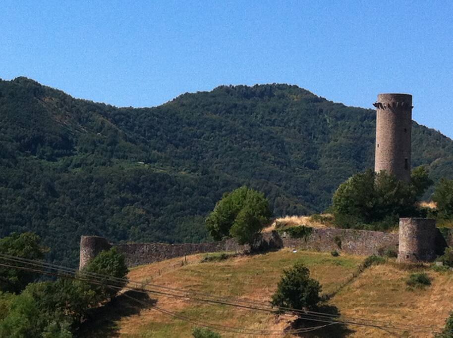 Summer
The tower of the castle from which the village takes its name