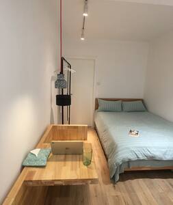 市中心经济首选 位于淮海路 Line & Muji 新天地 Found158 TAXX星巴克烘焙工坊