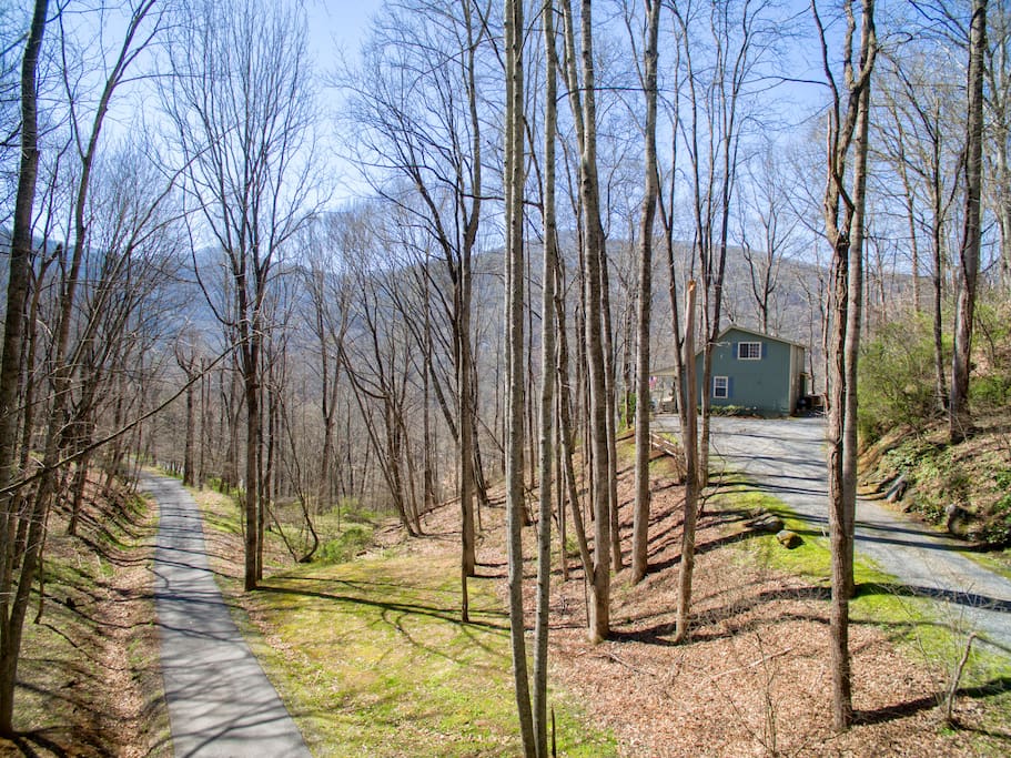 Driveway view of Creek 'n Woods III